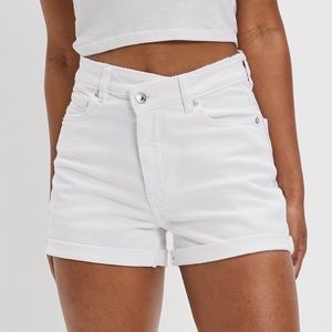 AE Stretch Mom Denim Shorts in white, size 10